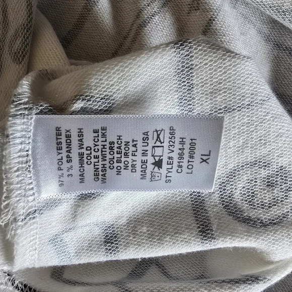 Abstract Black and White Graphic Tee - Picture 3 of 4